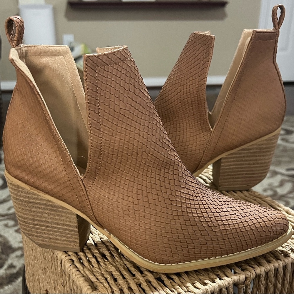 ARIDER GIRL Ankle Boots